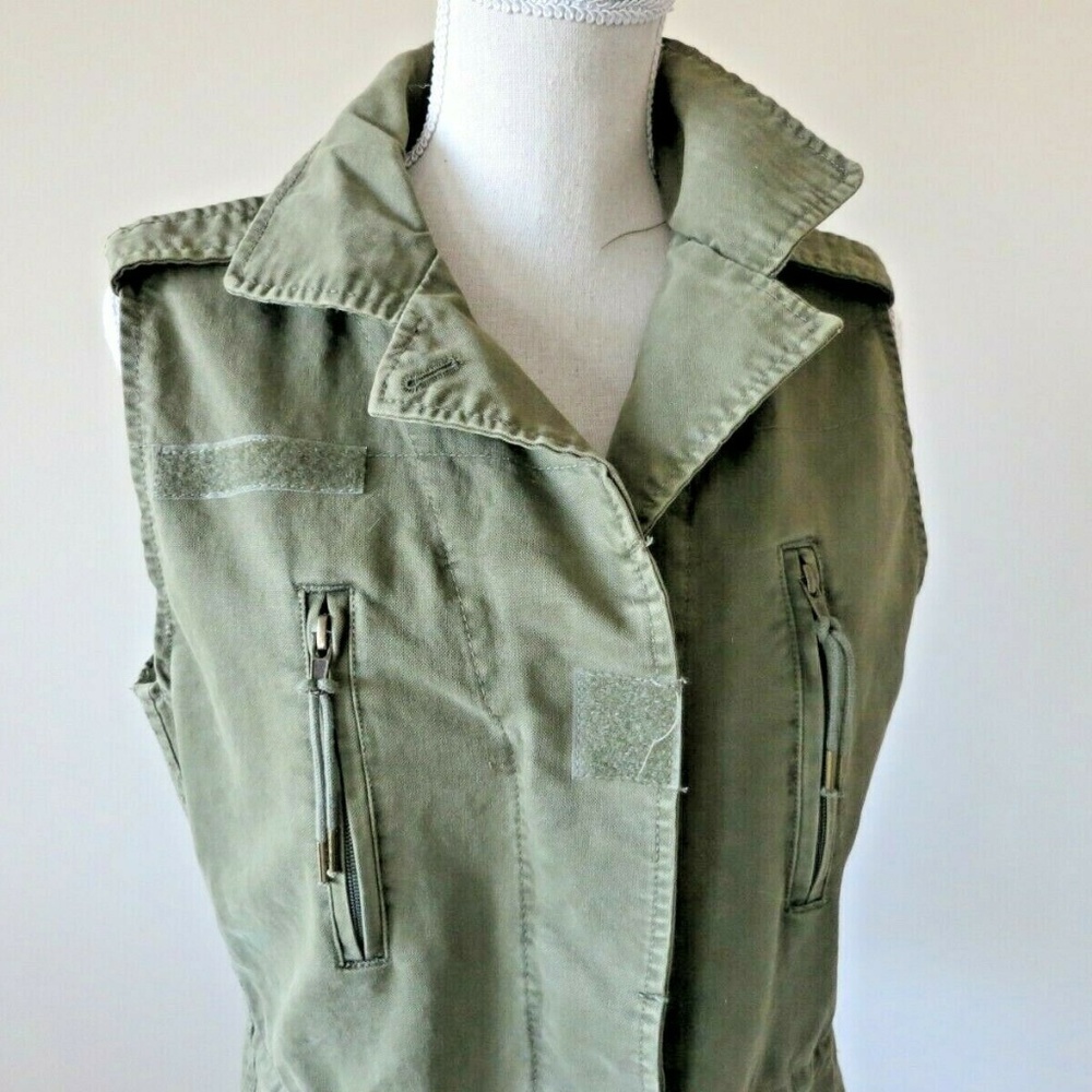 Willow and Clay Women's Green zip up vest